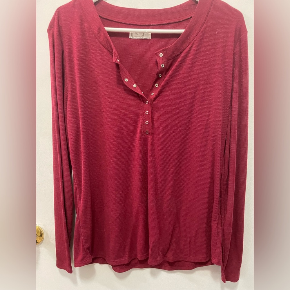 Maurice’s XL red/maroon Henley T-shirt NWOT